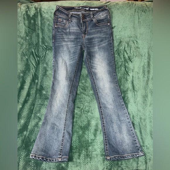 WallFlower Luscious Curvy Bootcut Jeans for Women Mid-Rise Insta Stretch 5 Short - Picture 2 of 9